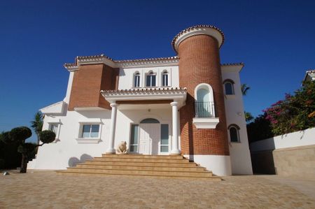 Luxury Villa for rent in Mijas Costa, Spain - Photo 4