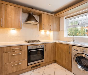 Woodfield Road, Woodfield Lodge Woodfield Road, RH10 - Photo 2