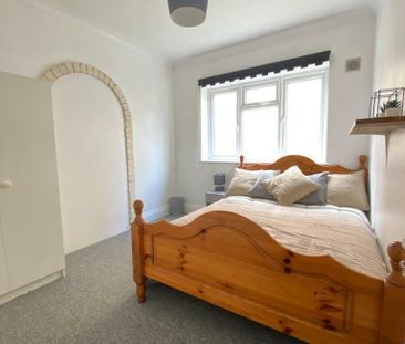 6 bedroom detached house to rent - Photo 1