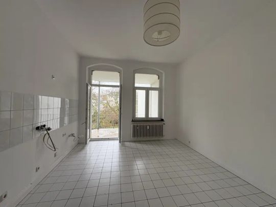 2-Zimmer Altbau mit Balkon zum Verlieben: Renoviert in Pempelfort! - Photo 1