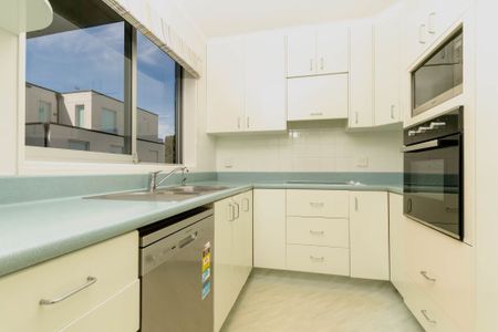 Charming Apartment - Photo 5