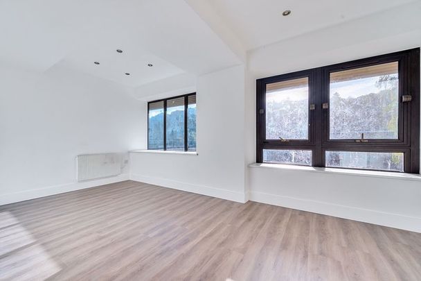 Catteshall Lane, Godalming, Surrey, GU7 - Photo 1