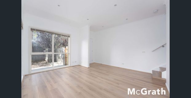 Stylish Two-Storey Townhouse Opposite Kingsley Gardens - Photo 1