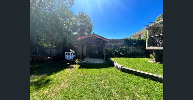 CHARMING 3-BEDROOM, 2-BATHROOM CHARACTER HOME IN PRIME CENTRAL LOCATION - Photo 1