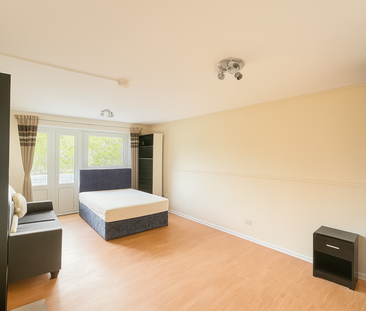 3 bedroom flat to rent - Photo 1 | Rentumo