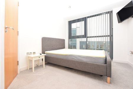 West One Panorama, 18 Fitzwilliam Str... - Photo 4