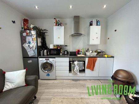 2 bedroom flat to rent - Photo 4
