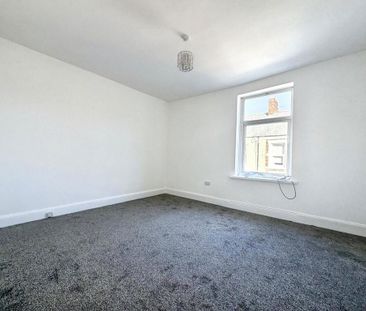 2 bedroom end of terrace house to rent - Photo 4