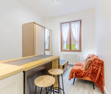 APPARTEMENT MEUBLÉ - T2 - 23m² - CENTRE VILLE - ENTIEREMENT RENOVÉ - Photo 2