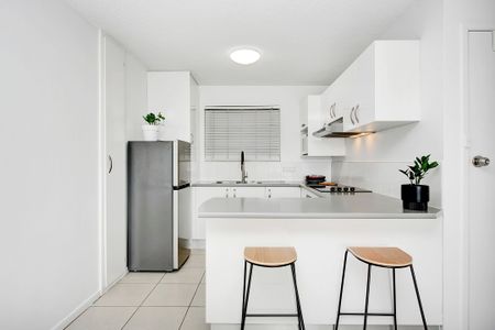 FURNISHED BEACHFRONT UNIT WITH STUNNING VIEWS - Photo 4