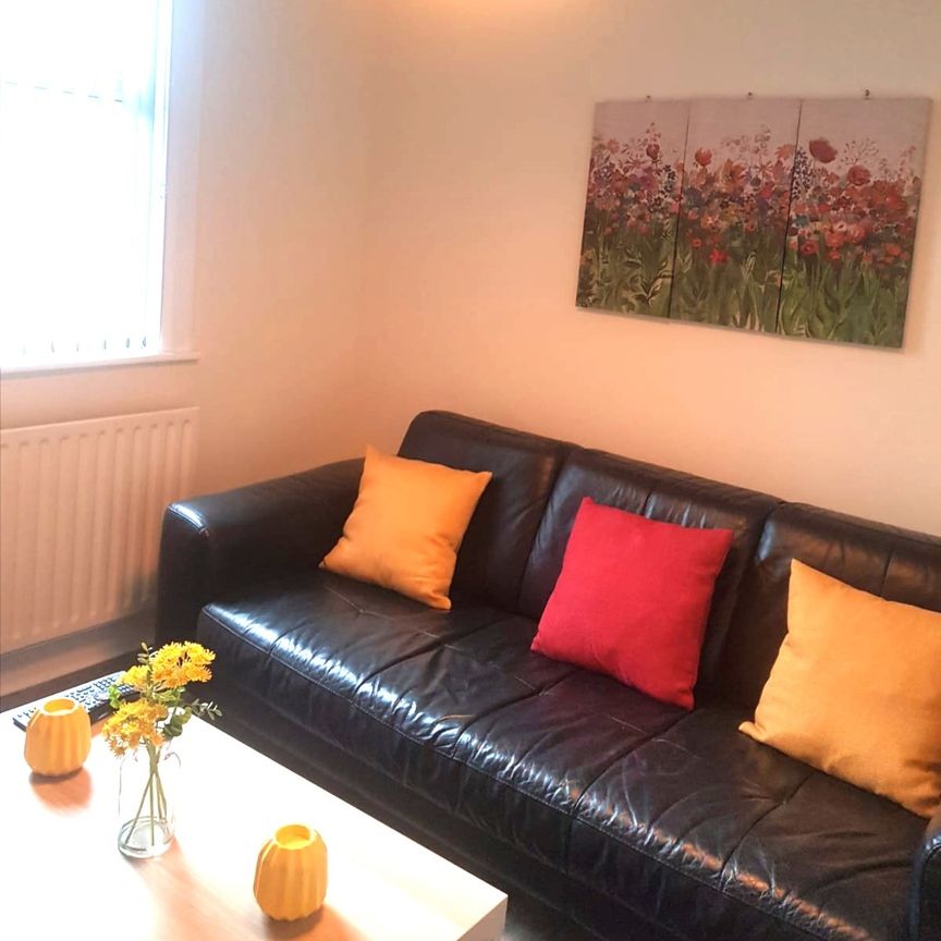 Kirkstall Avenue Room 4 - Photo 1