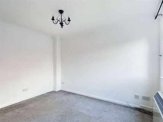 Corfe Place, Maidenhead, Berkshire, SL6 - Photo 1