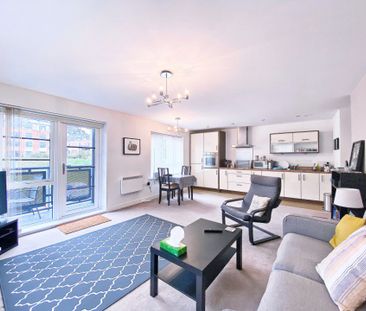 Comet House, Wallis Square, Farnborough, GU14 - Photo 2