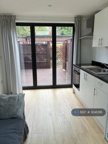 Studio to rent - Photo 5