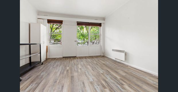 LARGE APARTMENT WITH LEAFY OUTLOOK | Besser+Co - Photo 1