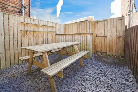 3 bedroom terraced house to rent - Photo 5