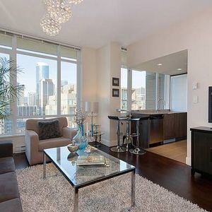 Furnished Penthouse Level 1 Bed + Den in Yaletown - Photo 2