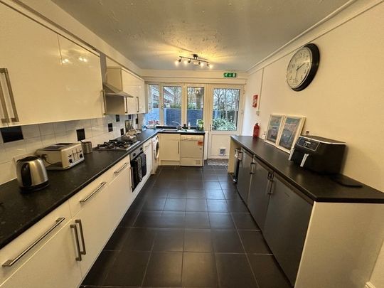 7 Bed Terraced House, Alloa Road, SE8 - Photo 1