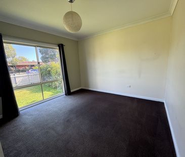 WEST END Lovely three bedroom home - Photo 6