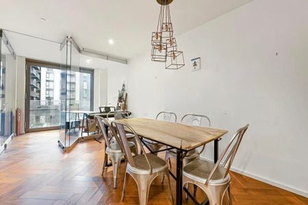 2 Bed Flat, Capital Building, SW11 - Photo 2