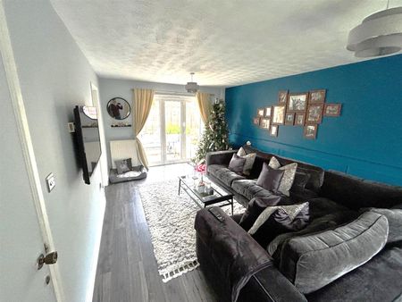 Chamberlain Road, Chippenham, SN14 - Photo 2