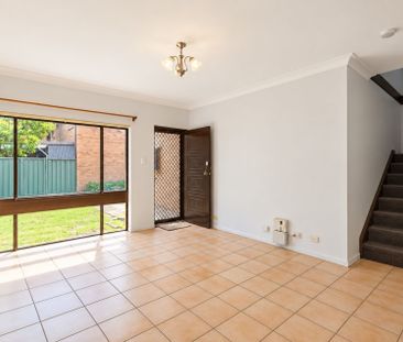 Spacious 2 Bedroom Townhouse&excl;&excl; - Photo 1