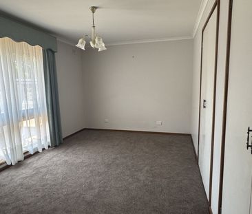 CHARMING 3 BEDROOM HOME - Photo 4