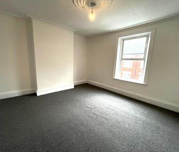 3 bedroom flat to rent - Photo 2