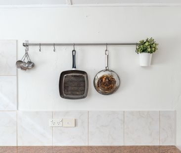 Open the Door To Character and Small Town Atmosphere - Photo 6