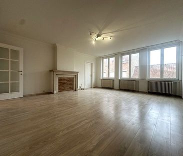 Ruim appartement met grote raampartijen in centrum Brugge! - Photo 3