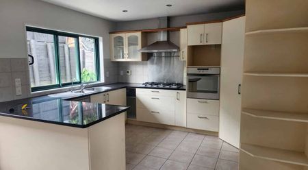 Manukau Heights - 4 brm, 2 bathroom - Photo 2