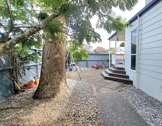 Spacious Three-Bedroom, Two-Bathroom Home in Prime Papamoa Location - Papamoa - Photo 1
