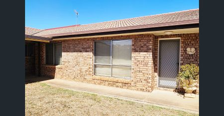 Comfortable Two-Bedroom Unit With A Courtyard - Photo 2