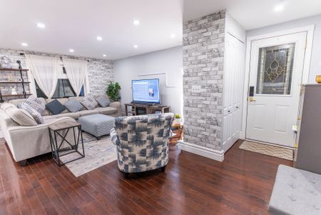 For Lease - 692 Down Crescent, Oshawa, Ontario - Photo 4