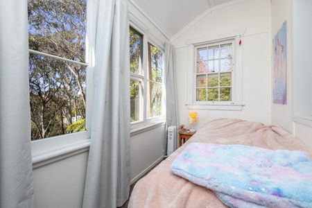 Charming Semi-Furnished Cottage in South Leura - Photo 3