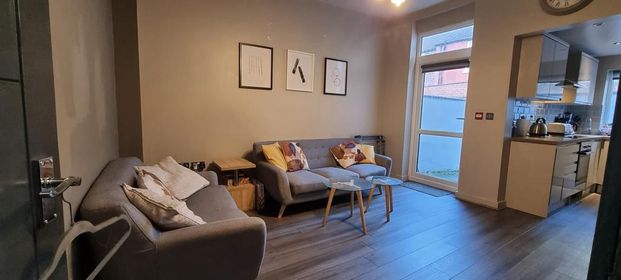 1 bedroom in a house share to rent - Photo 1