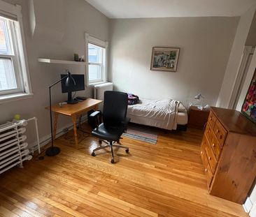 448 Riverdale - Photo 4