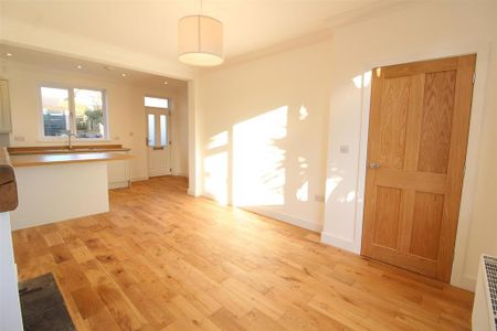 2 bedroom end of terrace house to rent - Photo 2