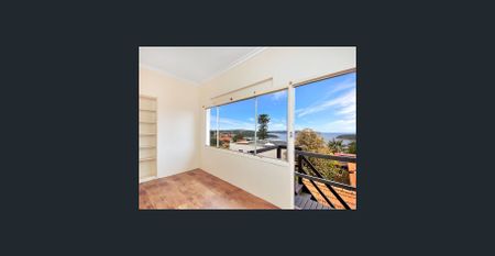 **First Open for Inspection, 9.00-9.30am, Saturday, 13/12/25** Updated Character Apartment on Balmoral Slopes with Views - Photo 4
