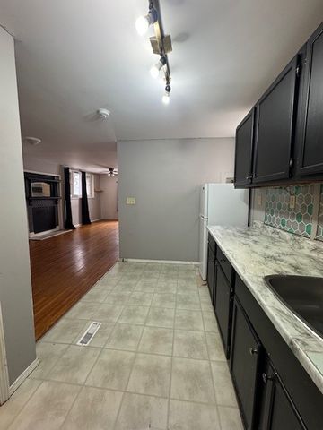 668 Queens Ave. - Photo 3