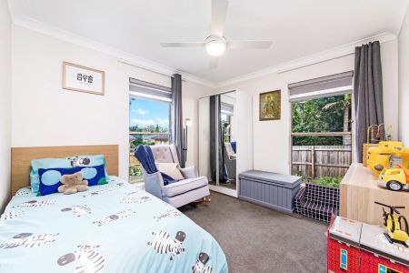 Striking, Generously Sized, Double Brick Family Villa In Prominent Location - Photo 3