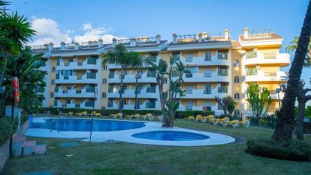 2 bedroom luxury Apartment for rent in Nueva Andalucia, Andalusia - Photo 3