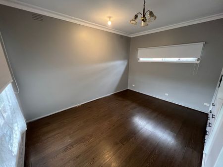 Newly Renovated 3 Bedroom Property&excl; - Photo 3