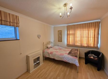 4 bedroom detached house to rent - Photo 5