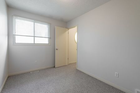 6143 Bowness Rd NW, Calgary - Photo 4