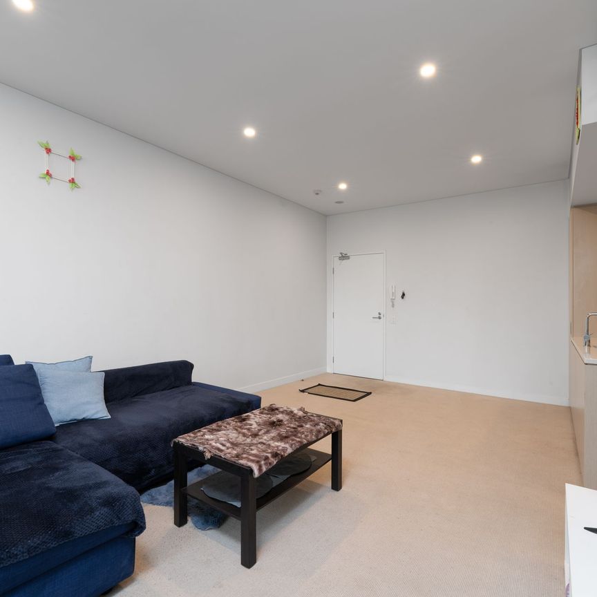 Courtyard Leads to the Pool and Bbq Area @$650 Per Week - Photo 1