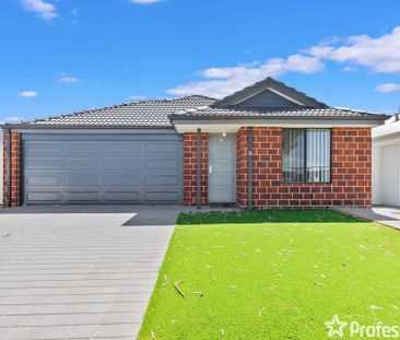 16 Braeburn Loop, Wattle Grove WA 6107 - Photo 3