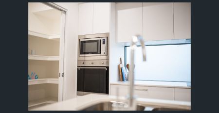 Family Comfort Meets Modern Living - Photo 2