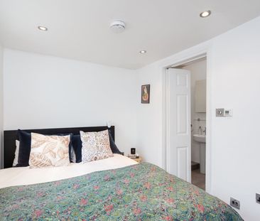 1 Bed Flat, Greyhound Road, W6 - Photo 5