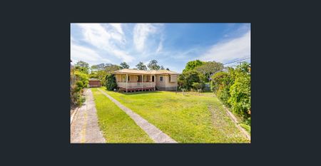 Classic Queenslander Cottage in Prime Woodford Location - Photo 2